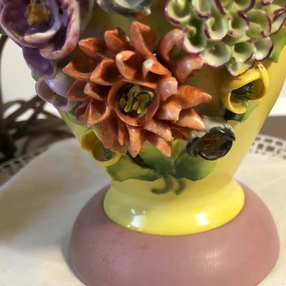 MCM porcelain floral boudoir lamp - Picture 6 of 11